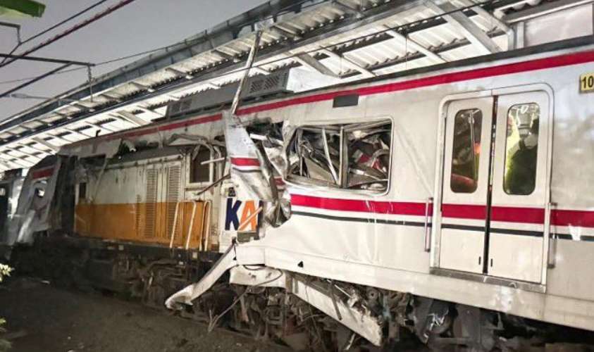 Kecelakaan beruntun KRL-Argo Bromo