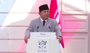 Prabowo Subianto saat menyampaikan instruksi pembelajaran bahasa Prancis di sekolah Indonesia