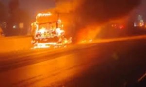 Bus PO Shantika terbakar di Tol Jakarta-Cikampek KM 38+400 arah Cikampek, Kabupaten Bekasi.