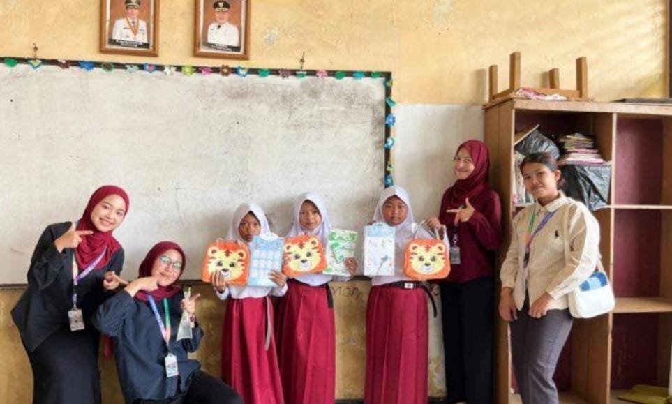 Edukasi Merawat Gigi Siswa kelas 3 bersama Tim BSI Explore.